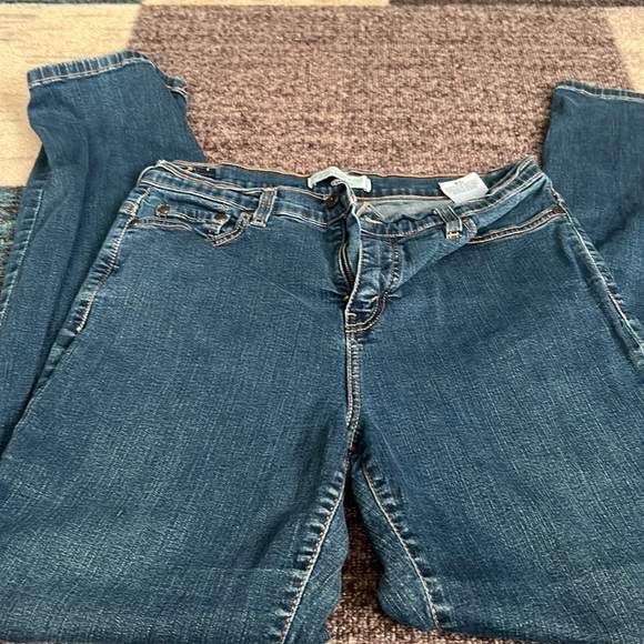 Levi’s Size 12 Perfectly Slimming Straight leg 512 Jeans - Picture 1 of 9
